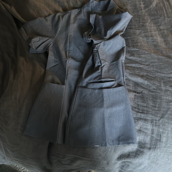 NWT. Figs technical collection. Size medium Inla top - Picture 2 of 4